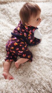 NEW CO J-1 💜
2026, on a hésité à se tourner 100% vers les femmes... Mais Kapoune est destiné aux tout-petits depuis 2016 et qu’on se le dise, on craque trop pour les looks matchy-matchy ...

Alors rdv demain 20h00 pour découvrir la première capsule de 2026! 
.
#matchymatchy #lookmamanenfant #modeenfant #madeinfrance #moderesponsable