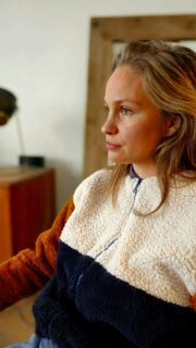 Elle est de retour... 
Vous l’avez deviné ? La veste réversible pour femme fait son grand retour ! 
Vous l’avez adoré l'hiver dernier, alors on espère de la nouvelle version vous plaira ❤️

➡️ un côté velours / l’autre color block moumoute 

➡️ vendu en pré-commandes à-20%

➡️ des matchys-matchys sont à prévoir 😉

On valide la nouvelle veste ?