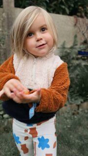 Tic tac tic tac 🎄
Quand l’atelier se transforme en usine de production et que Lucie devient lutin..
Les jours sont chargés et beaucoup le savent, l’équipe est réduite pour cause de 🐣, alors on donne tout pour livrer toutes vos commandes avant Noël!

Un peu de patience, Kapoune sera bel et bien sous le sapin 🎁
Merci à tous ❤️