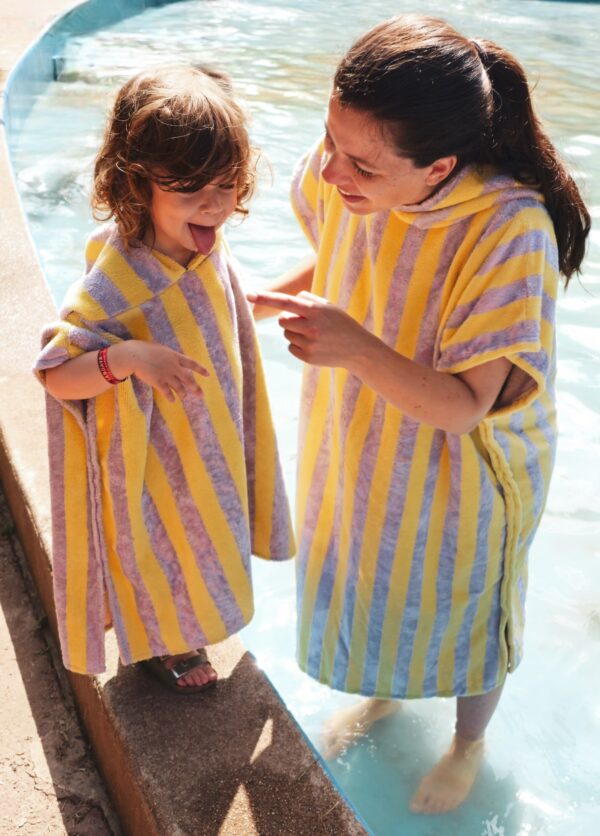 Duo Poncho de bain adulte et enfant rayé lilas