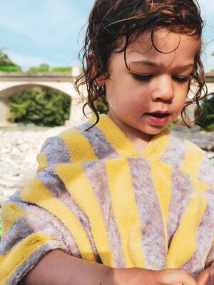 Poncho de bain en éponge bio pour bébé lilas – Kapoune