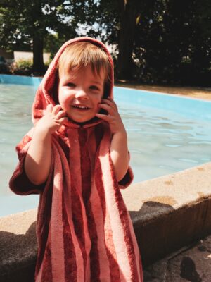 Poncho de bain bébé et enfant rayé brique