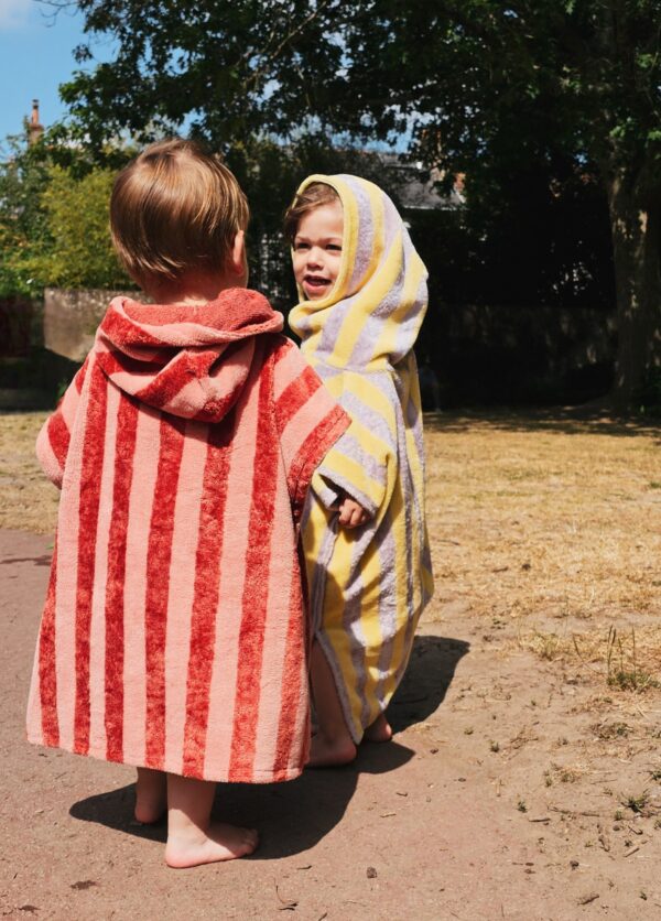 Poncho de bain bébé et enfant rayé brique – Image 3